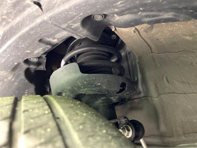 お車を安心してお乗りいただく為には、足回りの定期点検が欠かせません。サービスサポート（有償保証）では無料点検もご提供しており、安心のカーライフをお過ごしいただけるサポート体制が整っています。