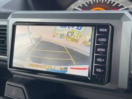 【バックカメラ】駐車時に後方がリアルタイム映像で確認できます。大型商業施設や立体駐車場での駐車時や、夜間のバック時に大活躍！運転スキルに関わらず、今や必須となった装備のひとつです！