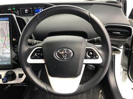 【ステアリング】軽い力で扱いやすいハンドルです。目立つ傷やスレなどなく綺麗な状態です！除菌プランいれていただくとさらに快適に！清潔なお車はお子様にも安心ですね！