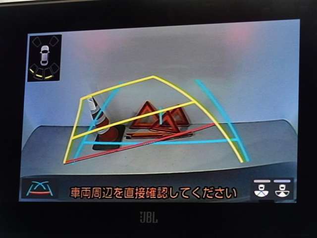 バックガイドモニターを装備してます、車庫入れもラクラクです。