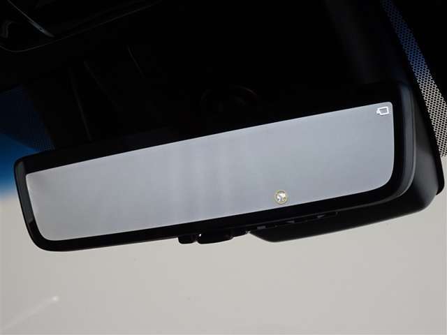 デジタルインナーミラーを装備してます。後部座席の人や大きな荷物で後方の視界を遮られることがありません。