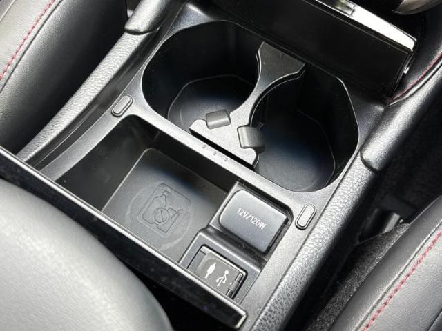 WECARSの展示場では実際に見て、触ってお車をお選びいただけます！知識の豊富な営業スタッフが様々なカーライフをご提案いたします！