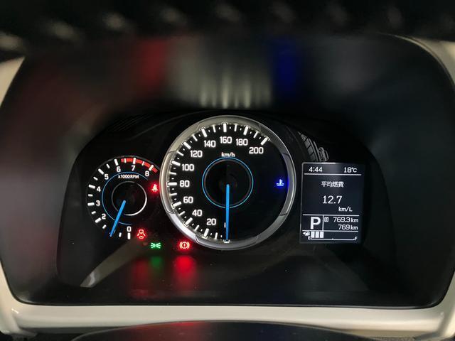 メーターは見やすい大型！！知りたい情報はもちろん視覚的にも楽しませてくれる3.5インチ【マルチインフォメーションディスプレイ】！★走行距離が少ないのも良いですね！