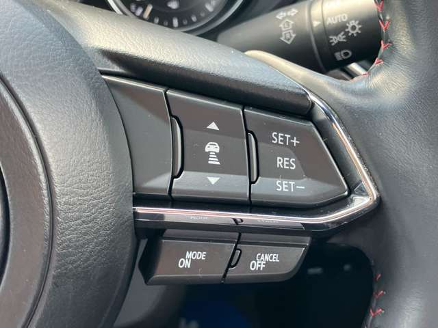 登録した速度に保ち走行するレーダークルーズコントロール付き。高速やバイパスでの運転支援に役立つ便利アイテムです！