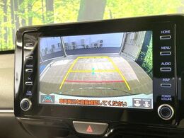 【バックカメラ】駐車時に後方がリアルタイム映像で確認できます。大型商業施設や立体駐車場での駐車時や、夜間のバック時に大活躍！運転スキルに関わらず、今や必須となった装備のひとつです！