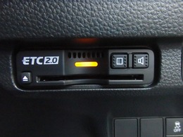 有料道路のレーン通過に便利なETC2.0車載器を装着しています。ご利用にはセットアップが必要となります。