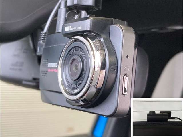 前後カメラのドライブレコーダーを搭載！万が一の場合、責任の所在を明確に出来るのはもちろん、観光のなどのお出掛け先の景色も残しておけます♪録画が残ると思えば自分自身も安全運転を意識しますよね！