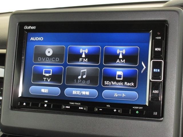 ナビゲーションはギャザズメモリーナビ（VXM-214VFi）を装着しております。AM、FM、CD、DVD再生、Bluetooth、音楽録音再生、フルセグTVがご使用いただけます。