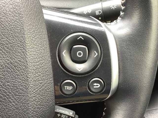 クルーズコントロールを装備しています。高速道路などで一定の速度で走ってくれるので運転が楽ですよ！速度を設定できますので、スピードの出しすぎにも注意できます。
