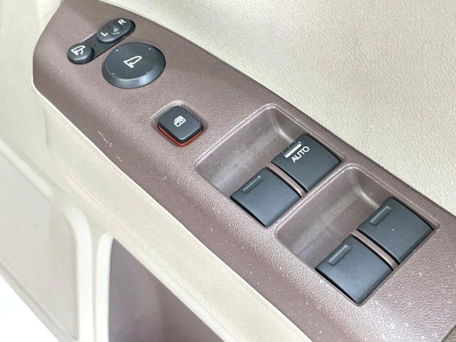 狭い駐車場での開閉に便利です☆