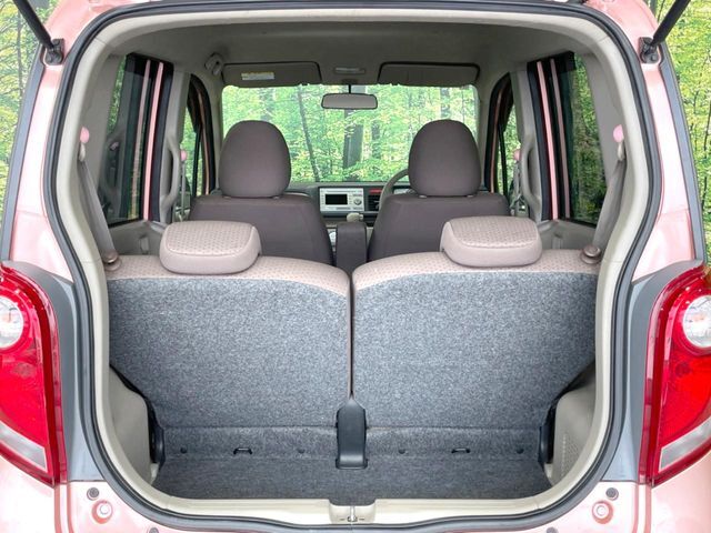 普段のお買い物や通勤、送迎等に十分な荷室スペースを確保しております。セカンドシートを倒すと、大きな荷物の積載も可能です♪