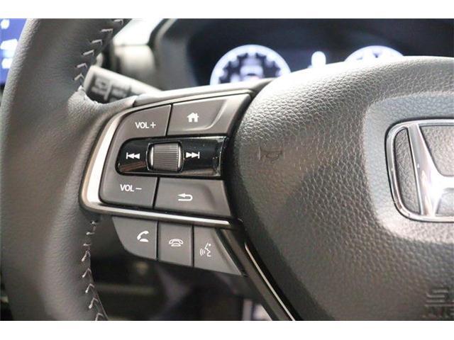 ステアリングリモコン：運転中でもオーディオ操作が手元で行えますよ～♪