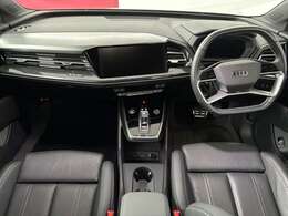 Audiのインテリアはエクステリア同様、優れたデザイン性とクオリティ、そして機能性を兼ね備えております。
