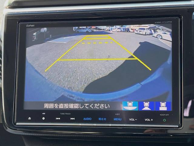 【バックカメラ】駐車時に後方がリアルタイム映像で確認できます。大型商業施設や立体駐車場での駐車時や、夜間のバック時に大活躍！運転スキルに関わらず、今や必須となった装備のひとつです！