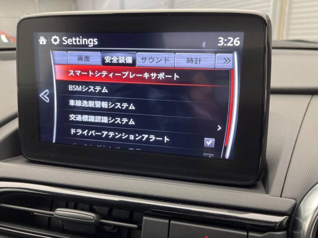 【スマートシティブレーキサポート】低速走行中に前方の車両等を認識し、衝突しそうな時は警報とブレーキで衝突回避と被害軽減をアシスト。より安全にドライブをお楽しみいただけます。