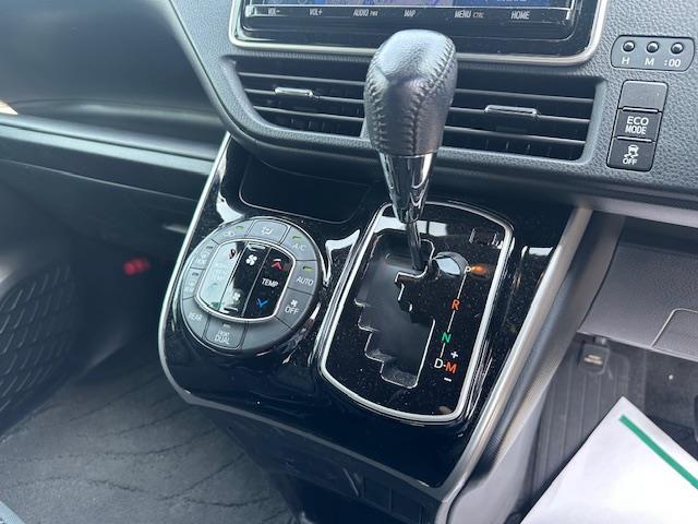◆オートエアコン【車内温度を感知して自動で温度調整をしてくれるのでいつでも快適な車内空間を作りあげます。】
