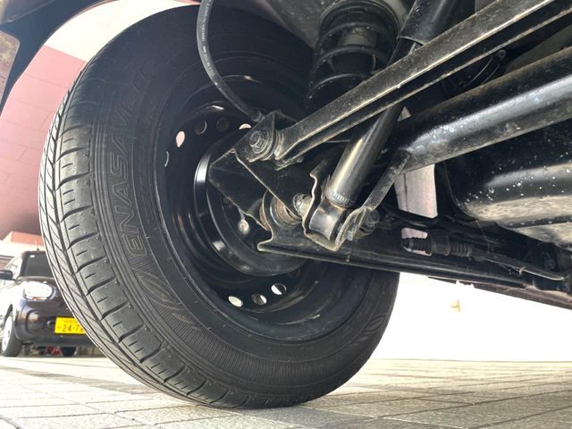 お車を安心してお乗りいただく為には、足回りの定期点検が欠かせません。サービスサポート（有償保証）では無料点検もご提供しており、安心のカーライフをお過ごしいただけるサポート体制が整っています。