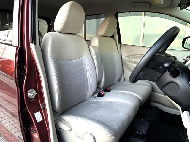 運転席シート廻りは使用感も少なく、良好な状態となっています。丁寧に使われていたことがよくわかりますね。