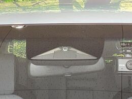 【ホンダセンシング】走行中に前方の車両等を認識し、衝突しそうな時は警報とブレーキで衝突回避と被害軽減をアシスト。より安全にドライブをお楽しみいただけます。