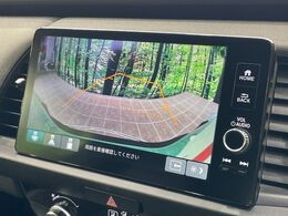 【バックカメラ】駐車時に後方がリアルタイム映像で確認できます。大型商業施設や立体駐車場での駐車時や、夜間のバック時に大活躍！運転スキルに関わらず、今や必須となった装備のひとつです！