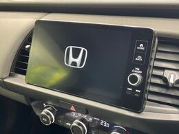 【大画面ナビ】人気の大型9インチナビを装備。存在感のある大画面はインパクト大！ナビ利用時のマップ表示は見やすく、テレビやDVDは臨場感がアップ！いつものドライブがグッと楽しくなります♪