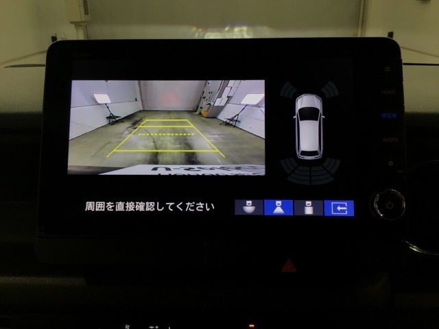 ガイド線表示機能付きのバックカメラで、バックでの車庫入れも安心です。