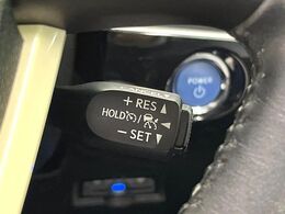 【アダプティブクルーズコントロール】高速道路での長距離走行が楽に！！自動で速度を保つクルーズコントロールが、衝突軽減システムと連携し、前方の車両を感知して車間を保つように速度調節してくれます！！