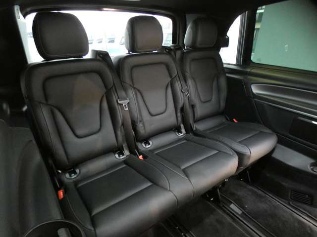 ブラックレザーシート　メモリー付パワーシート　前後席シートヒーター　後席ベンチレーター　後席リラクゼーション機能　エクスクルーシブシートパッケージ