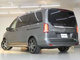 安心の法人ワンオーナー＆新車保証継承対象車＆右ハンドル＆正規ディーラー車！！　9速AT搭載モデル！！　綺麗なセレナイトグレー＆インナーブラックLEDヘッドライト！！　取説・記録簿付　事故歴ありません