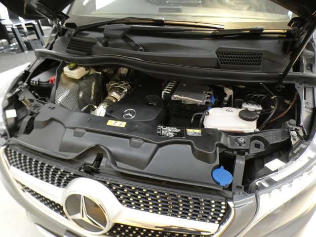 DOHC直列4気筒ディーゼルターボ　パドルシフト　電子制御9速AT　イモビライザーキーレスエントリー　レインセンサー　右ハンドル　正規ディーラー車