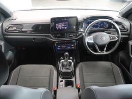 シンプルなデザインと一目でわかるスイッチの配置はPeoples　Car＝みんなの車という考えの現れです。各スイッチにはバックライトもついており、夜間でも安全に操作して頂けます。