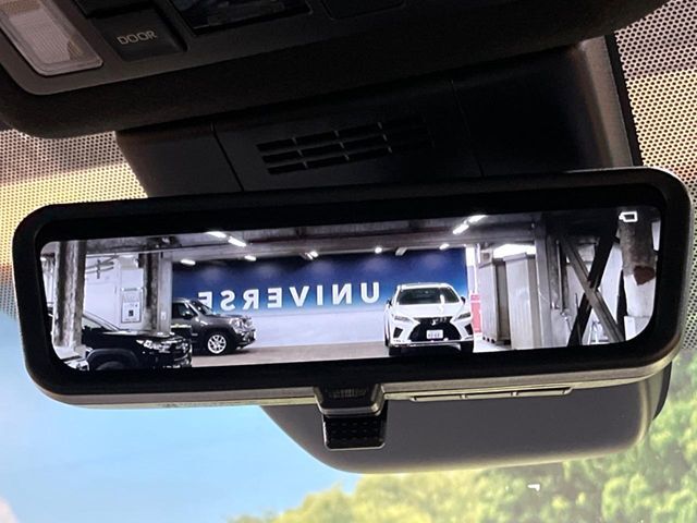 【デジタルインナーミラー】後席の大きな荷物や同乗者で後方が確認しづらい時でも安心！カメラが撮影した車両後方の映像をルームミラー内に表示。クリアな視界で状況の確認が可能です！