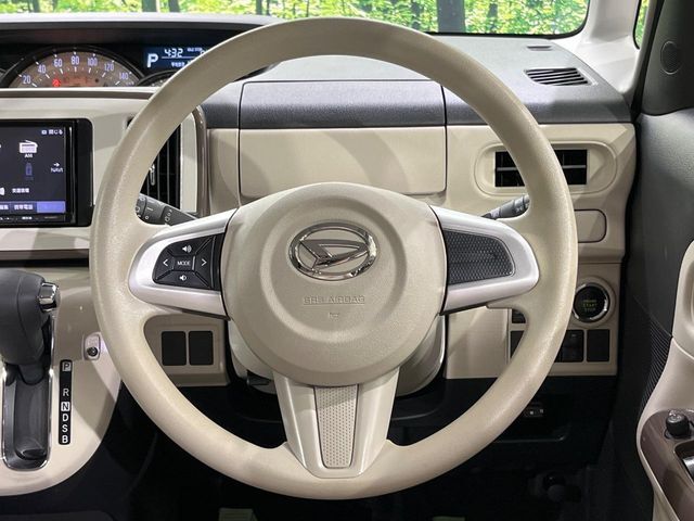 インテリアに合わせたデザインのステアリングは、運転される方のことも考え、運転しやすい形状、大きさです。是非一度、実際に触ってお確かめください。