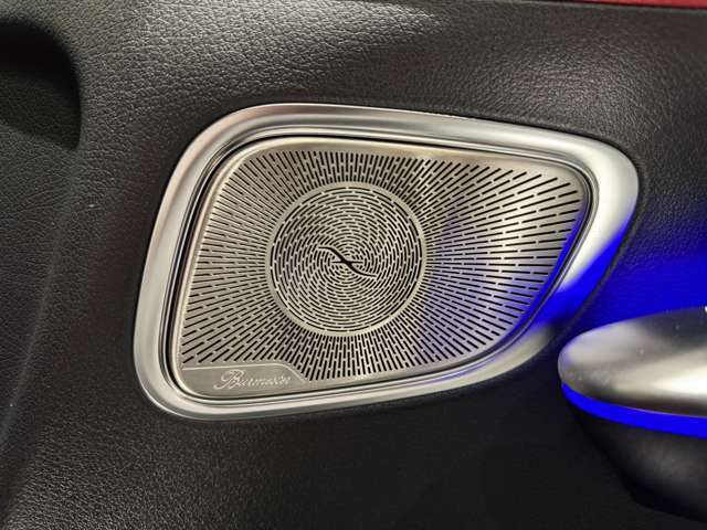 ドイツのオーディオメーカー「Burmester」と共同開発した高品質オーディオシステム。自然かつ伸びやかなサウンドを実現。まるで目の前で演奏しているかのような臨場感あふれるサウンドお楽しみいただけます。