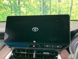 【12.3インチワイドナビ】高級感とインパクトのある大型ワイドナビを装備。各種オーディオ操作はもちろん、横長ワイド画面でのマップ2分割表示など、利便性も高いナビです♪