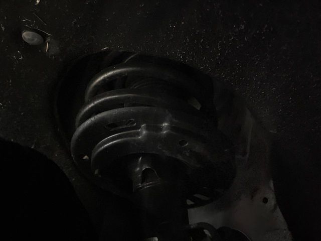 お車を安心してお乗りいただく為には、足回りの定期点検が欠かせません。サービスサポート（有償保証）では無料点検もご提供しており、安心のカーライフをお過ごしいただけるサポート体制が整っています。