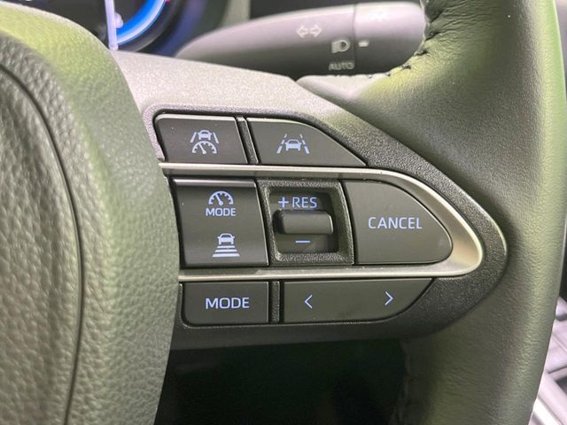 【レーダークルーズコントロール】高速道路での長距離走行が楽に！！自動で速度を保つクルーズコントロールが、衝突軽減システムと連携し、前方の車両を感知して車間を保つように速度調節してくれます！！