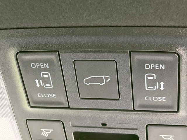 【両側パワースライドドア】スマートキーや運転席のスイッチで後席両側スライドドアの開閉が可能♪電動だから力を入れてドアを開ける必要が無く、小さなお子様でも簡単に開け閉めでき快適です♪