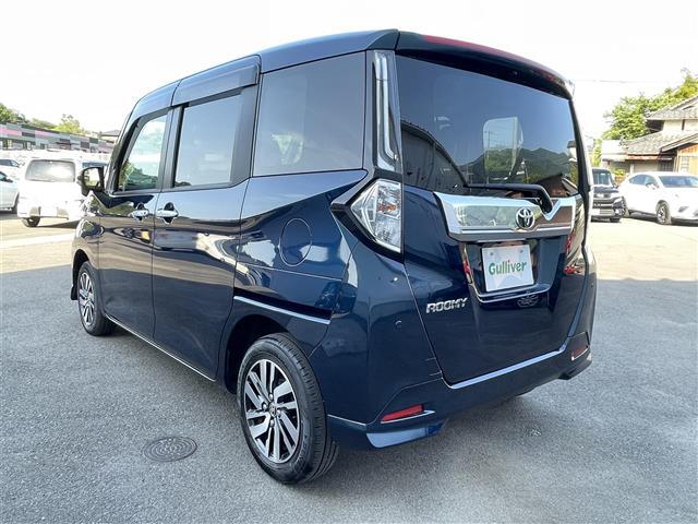 左斜前の写真です。車は店舗にて展示販売しております。綺麗に洗車しており、お客様にいつご来店いただいても問題ない状態です。ガラスコーティングなどのメニューも多数あります。※別途有料です。