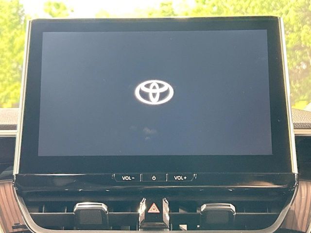 【10.5インチナビ】高級感とインパクトのある大画面ナビを装備。各種オーディオ操作はもちろん、スマホ連携もできる利便性の高いナビです♪