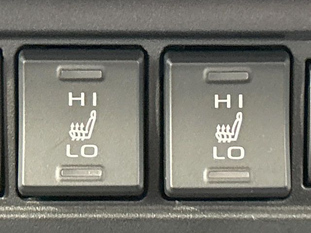 【シートヒーター】寒い日に重宝するシートヒーター！エアコンより早く温まってくれるので寒がりの人も安心ですね♪エアコンの温風は乾燥するから苦手、という方にもをおすすめです。