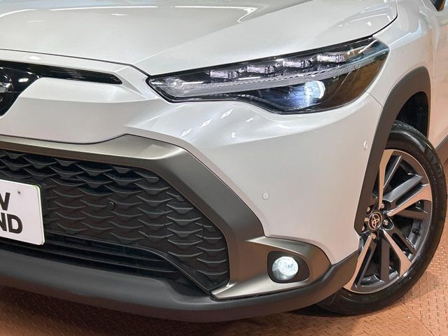 【LEDヘッドライト】悪天候や夜間走行時も良好な視界を確保し安心して運転できる高輝度LEDヘッドライトを装備！点灯速度が早く、消費電力も抑えられています。