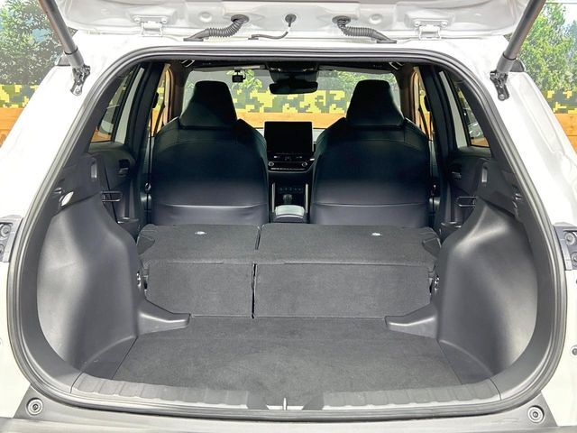 後席を格納すると、これだけの広さが！シーンに合わせたシートアレンジで、大きな荷物も積むことが出来ます♪