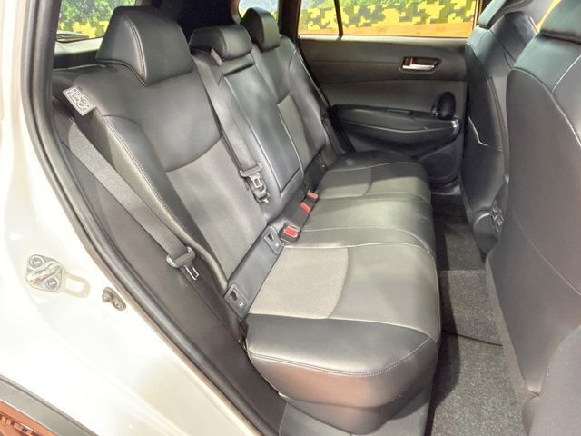 広々とした2列目シートは居住性が高く、居心地も快適！友達や家族とのお出かけにぴったりです。ベビーシートやチャイルドシート使用時も快適にお過ごしいただける十分な空間を確保しています。