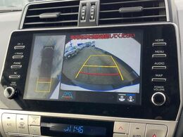 【パノラミックビューモニター】専用のカメラにより、上から見下ろしたような視点で360度クルマの周囲を確認することができます☆死角部分も確認しやすく、狭い場所での切り返しや駐車もスムーズに行えます。