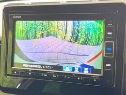 【バックカメラ】駐車時に後方がリアルタイム映像で確認できます。大型商業施設や立体駐車場での駐車時や、夜間のバック時に大活躍！運転スキルに関わらず、今や必須となった装備のひとつです！