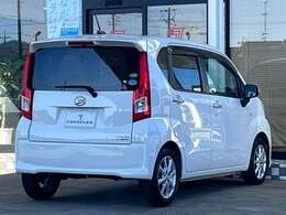 小回りが利くため狭い道や駐車場でも扱いやすく、低燃費で維持費も抑えられることから、通勤・買い物・送迎など日常のあらゆる用途で使い勝手に優れています。