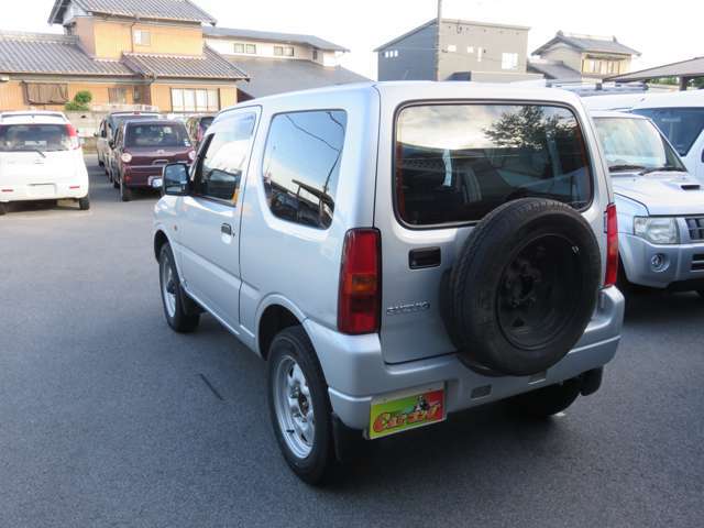 自社では板金塗装ブースも完備しておりますので車体の＊擦り傷＊へこみなどもしっかりと修理させていただいております！