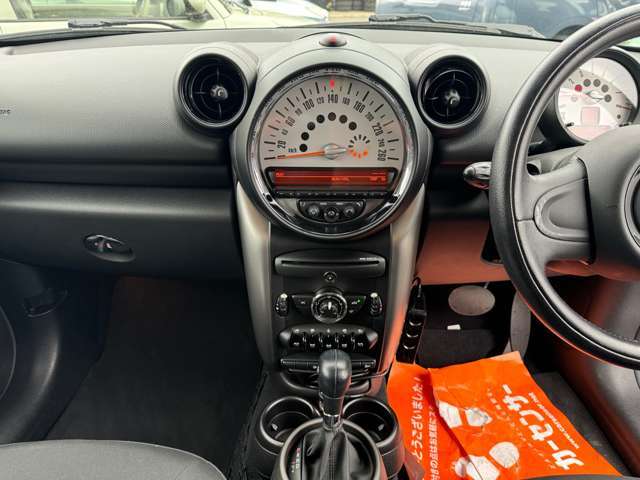 インパネはシンプルなデザインなので、各操作スイッチなども使いやすい位置に配置されています！！