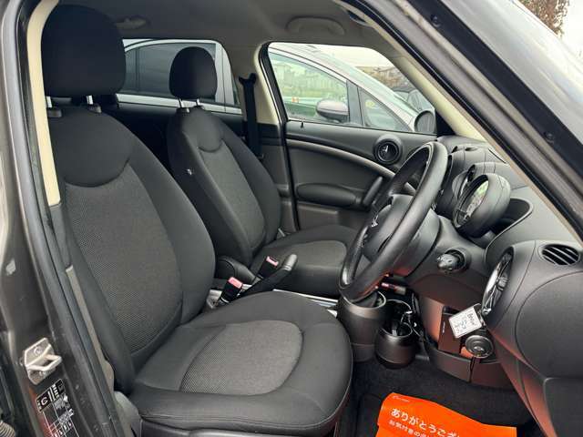 シンプルな運転席で、軽快なドライブを楽しめます！